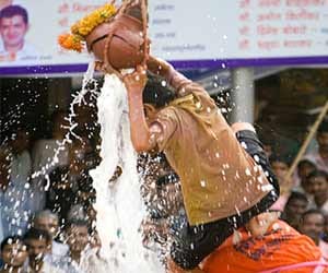 17 injured in dahi handi festival