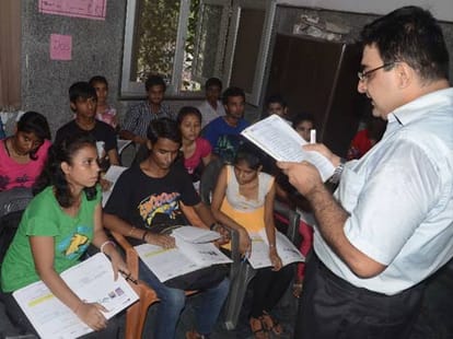 Students do Contact and Mail for Free Coaching