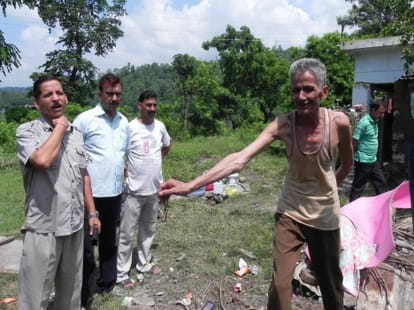 wild elephant group attacked on one house in pauri