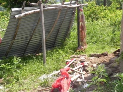 wild elephant group attacked on one house in pauri