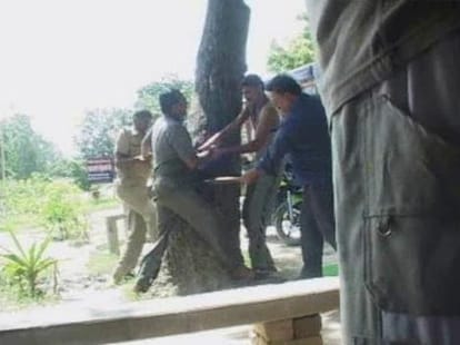 police men beats truck driver