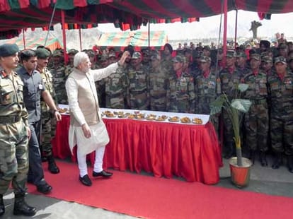 modi became first pm who visited kargil after 1999 war