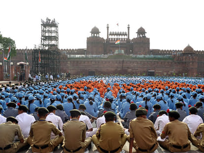 Narendra Modi will unfurl the indian flag