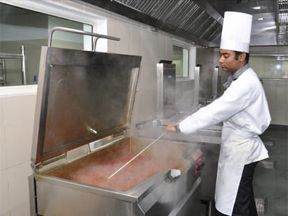 IRCTC central kitchen providing food to eight thousand people