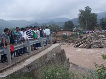 Destruction of rain, flowing down into a ravine, killing four people