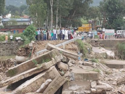 Destruction of rain, flowing down into a ravine, killing four people