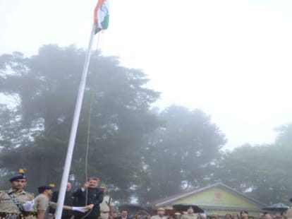 kerala school stops to sing vandemataram.