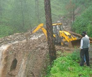 25 families homeless due to landslide