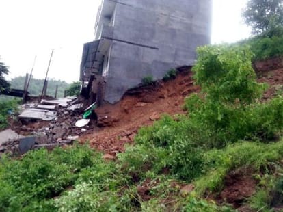 landslides in jammu due to haevy rain 