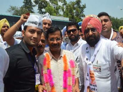 arvind kejriwal road show in patiala and shoe scandal
