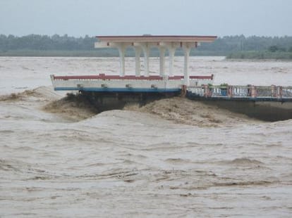 deadly flood in uttar pradesh kills 43