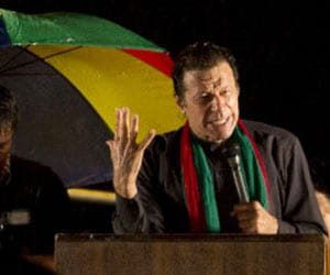 protest against nawaz sharif in pakistan.