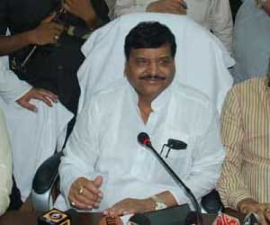 Shivpal instruct for roads construction