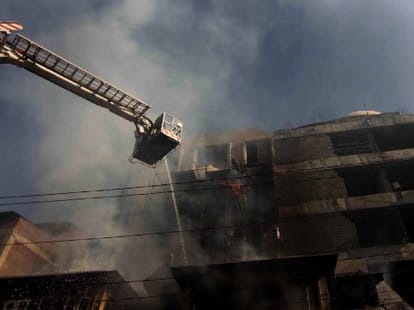 huge fire in srinagar lal chowk 