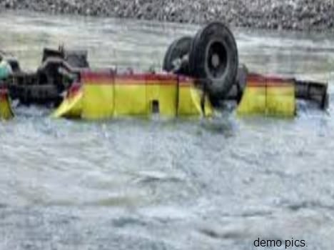Breaking:  bus falls into Bspa river, killing 22 people