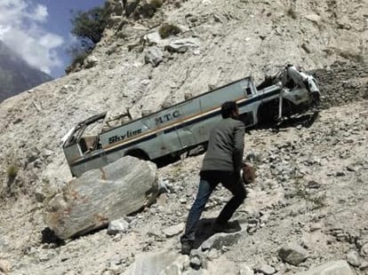 Breaking: bus crashed in Bilaspur, one killed, 25 injured