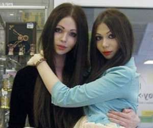 newly wed couple who look like identical twins