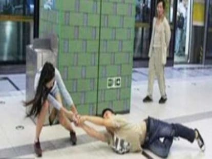 when girlfriend beats boyfriend for iphone