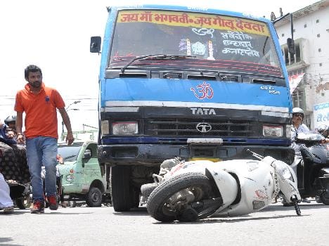 road accident in dehradun
