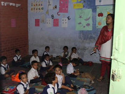 Delhi madrasa goes high-tech, uses apps and gadgets.