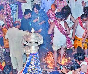 Devotees walked on the fire in Mandi on the ocassion of godess birthday.