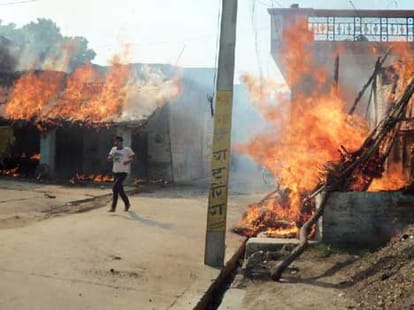 communal violence in mainpuri and kanpur