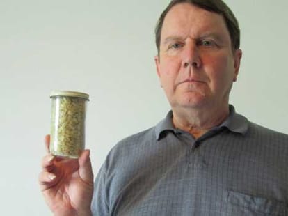 man whp preseved his nails for 36 years