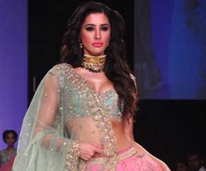 nargis fakhri and chitrangada singh new getup in fashion show