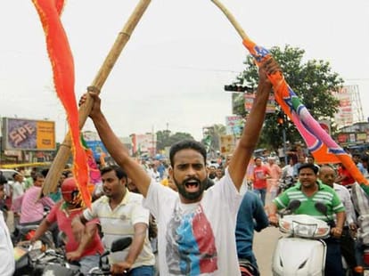 Outrage in Parliament on religion conversion in Agra, VHP postponed Ghar wapsi 