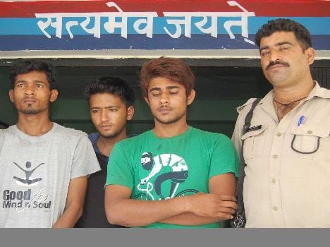 congress leader son robbed