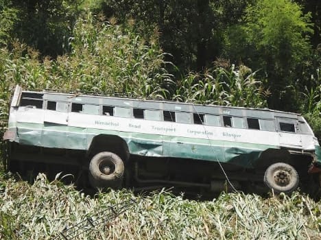 Breaking: bus crashed in Bilaspur, one killed, 25 injured