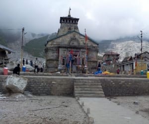 dispute on kedarnath reconstruction