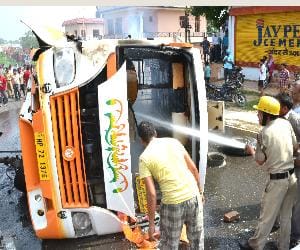 bus accident at una, four injured
