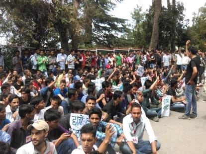 hpu lathicharge: girl complaint to governor.