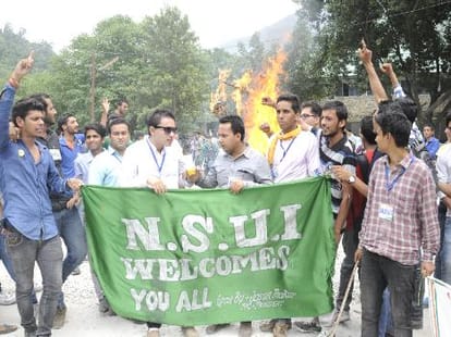 SCA election: students start protest against administration