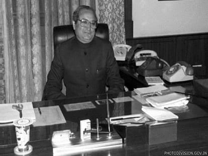 why rajbhawan is news centre of politics?