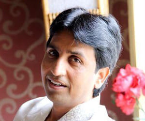 aap leader kumar vishwas charged on fraud case