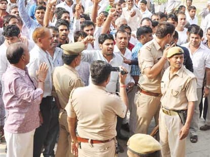 RTI activist chandramoahn was in noida after death