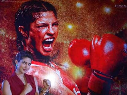 Priyanka chopra in lucknow to promote Mary Kom