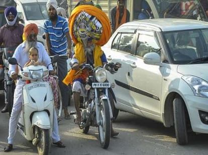 man with world's largest turban