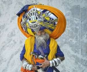 man with world's largest turban