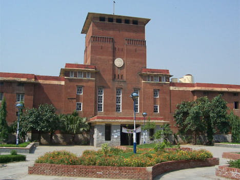Law graduates of delhi university not eligible to practise.
