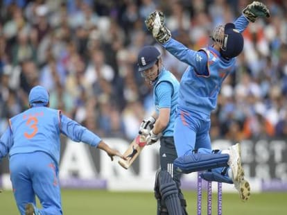 special victory for skipper dhoni in 3rd odi 