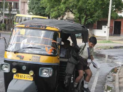 Challan of Auto due to School Childrens