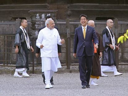 India-US-Japan love triangle between China!
