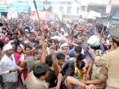 stampede in lolark kund, varanasi