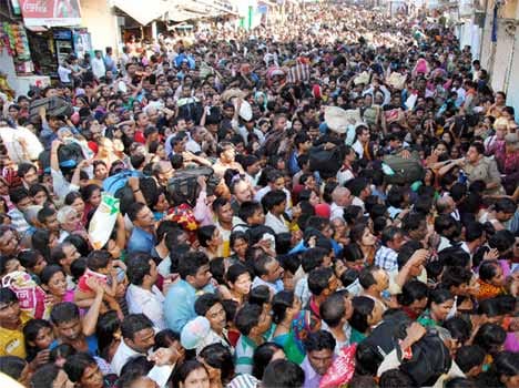 stampede in lolark kund, varanasi
