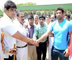 Kesari India Kishan and Joginder became joint winner of the Cirque.