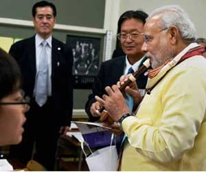 Narendra modi visit japanese school.