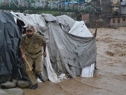 12 killed as flood wreak havok in jammu & kashmir